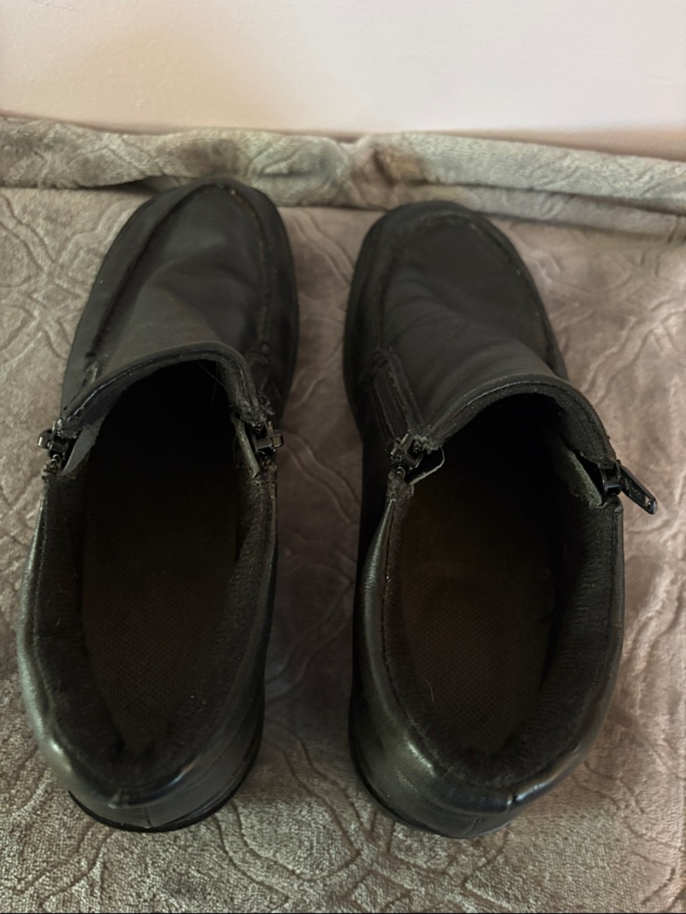 Easy Spirit Black Leather Women's Boots with Side Zips - Picture 2 of 11